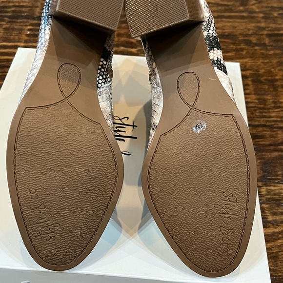 STYLE & CO Snake Print block heel Ankle Boots - Picture 6 of 10